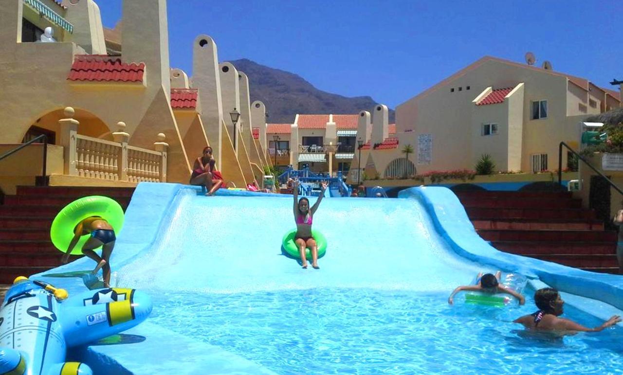 Comfortable Apartment Next To The Pools Адехе Екстериор снимка