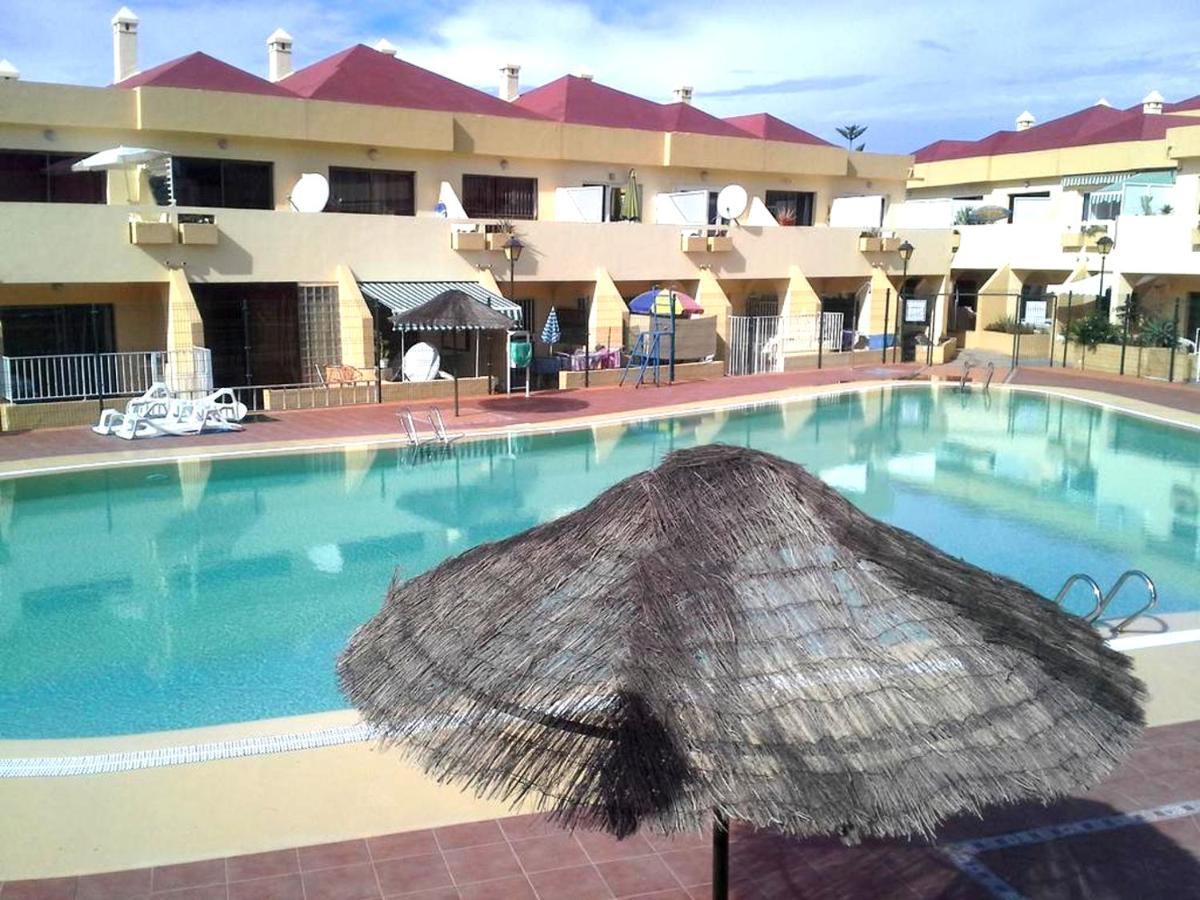 Comfortable Apartment Next To The Pools Адехе Екстериор снимка