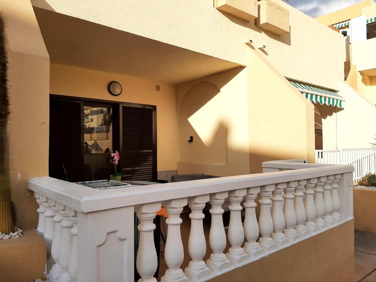 Comfortable Apartment Next To The Pools Адехе Екстериор снимка