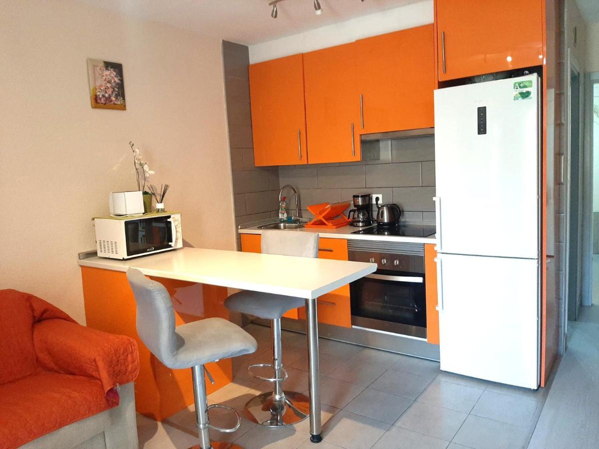 Comfortable Apartment Next To The Pools Адехе Екстериор снимка