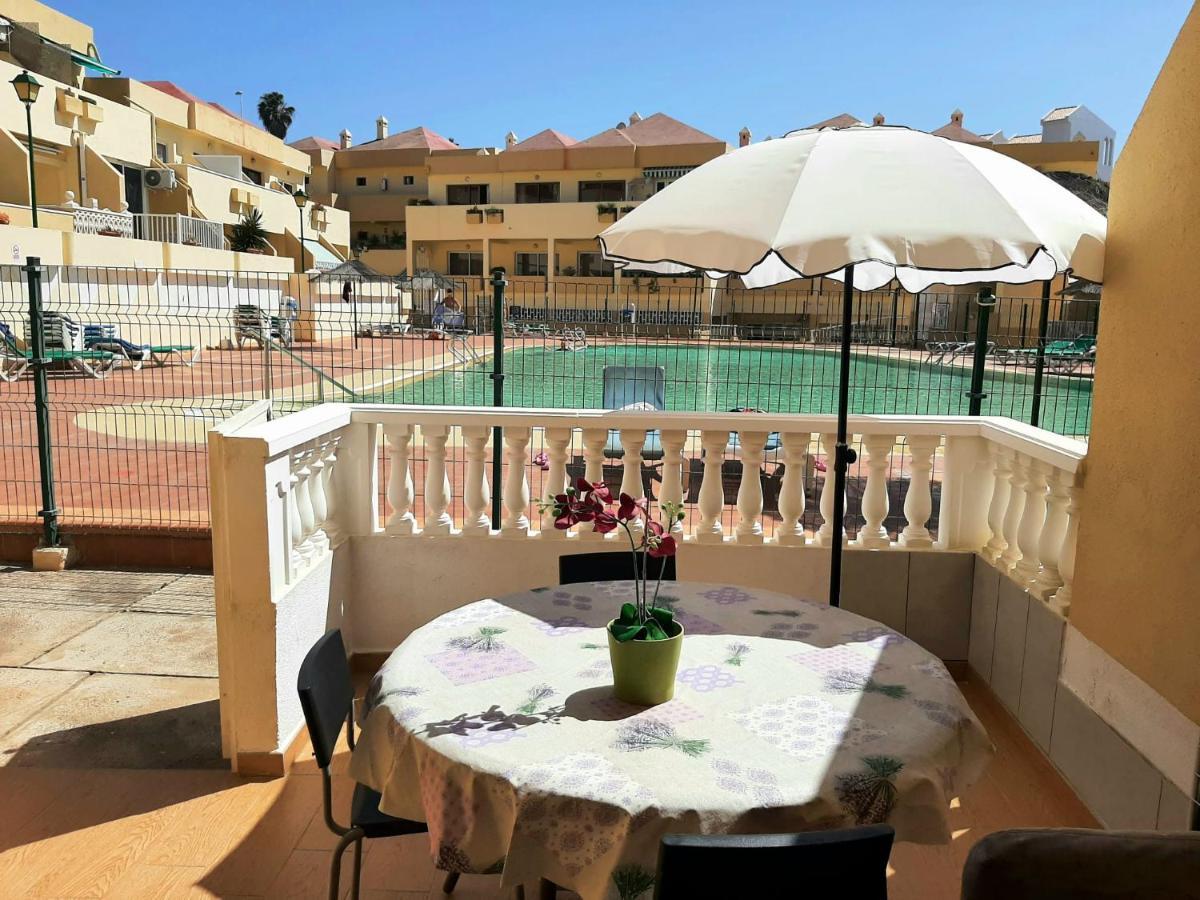 Comfortable Apartment Next To The Pools Адехе Екстериор снимка