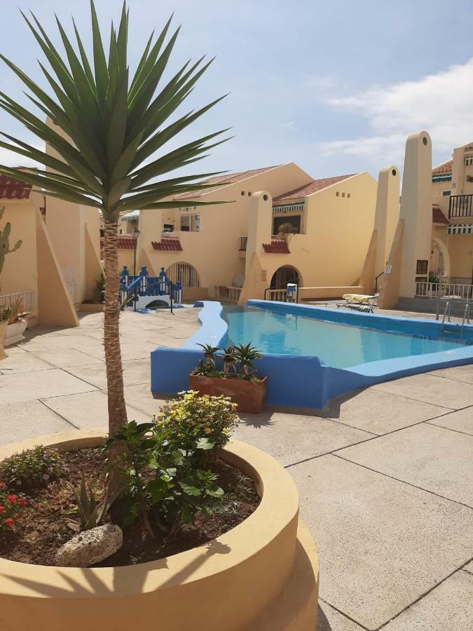 Comfortable Apartment Next To The Pools Адехе Екстериор снимка