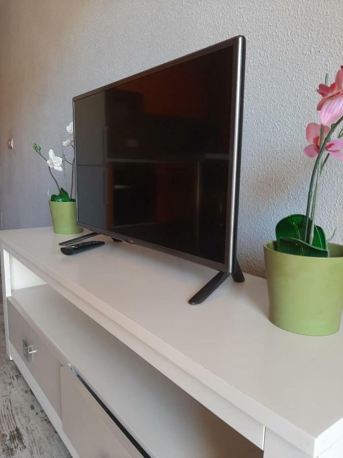 Comfortable Apartment Next To The Pools Адехе Екстериор снимка