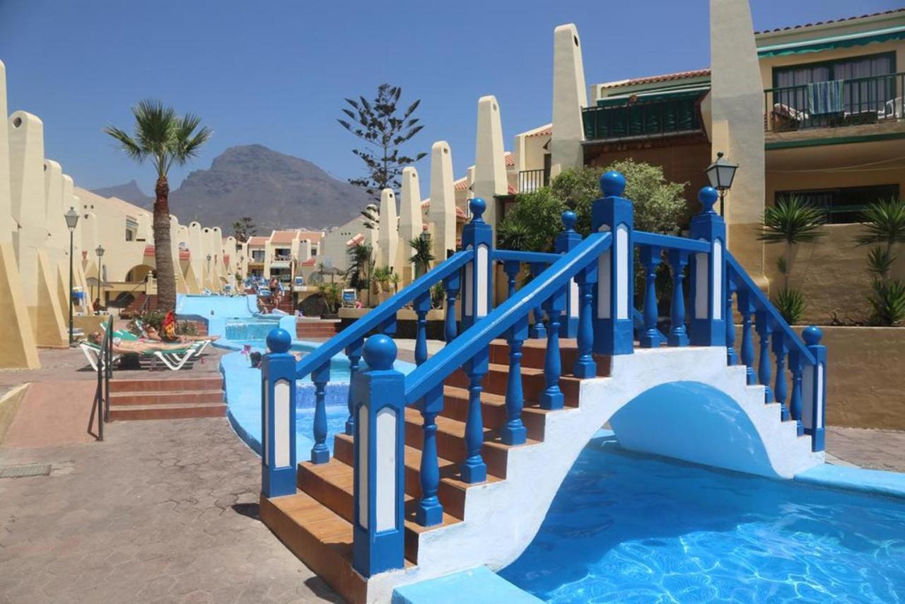 Comfortable Apartment Next To The Pools Адехе Екстериор снимка